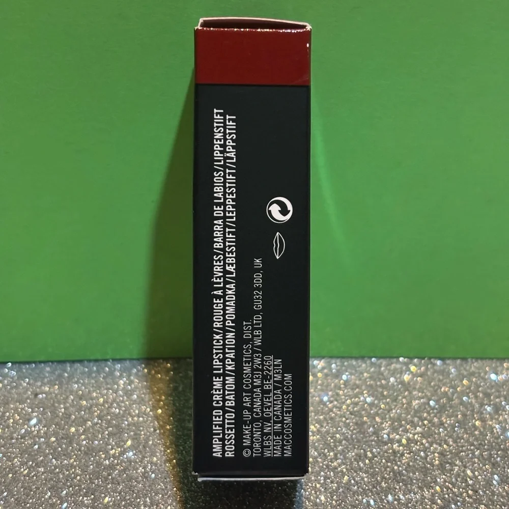 BNIB! MAC Amplified Crème Lipstick in DUBONNET 108 💄💋
